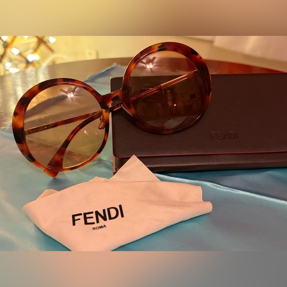 FENDI Havana Red Tortoise Sunglasses - Picture 1 of 11